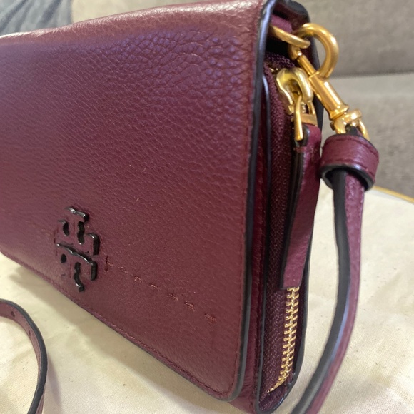 Tory Burch McGraw Flat Leather Crossbody with Tory Burch Dust Bag *Free Shipping - Picture 2 of 9